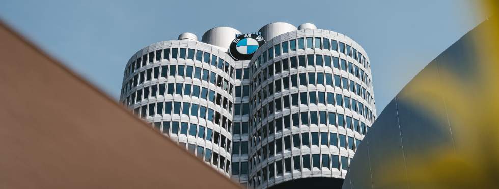 BMW Zentrale in Form eines Vierzylinder-Motors