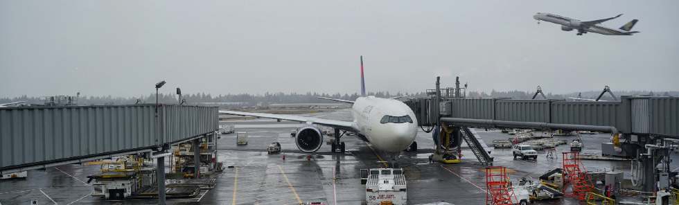 Flughafen Frankfurt mit Flugzeug von Lufthansa